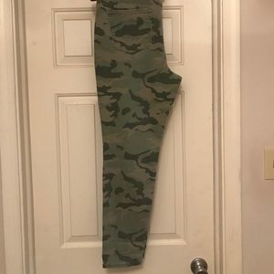 Old Navy Rockstar Jeans / Camo / size 16 petite